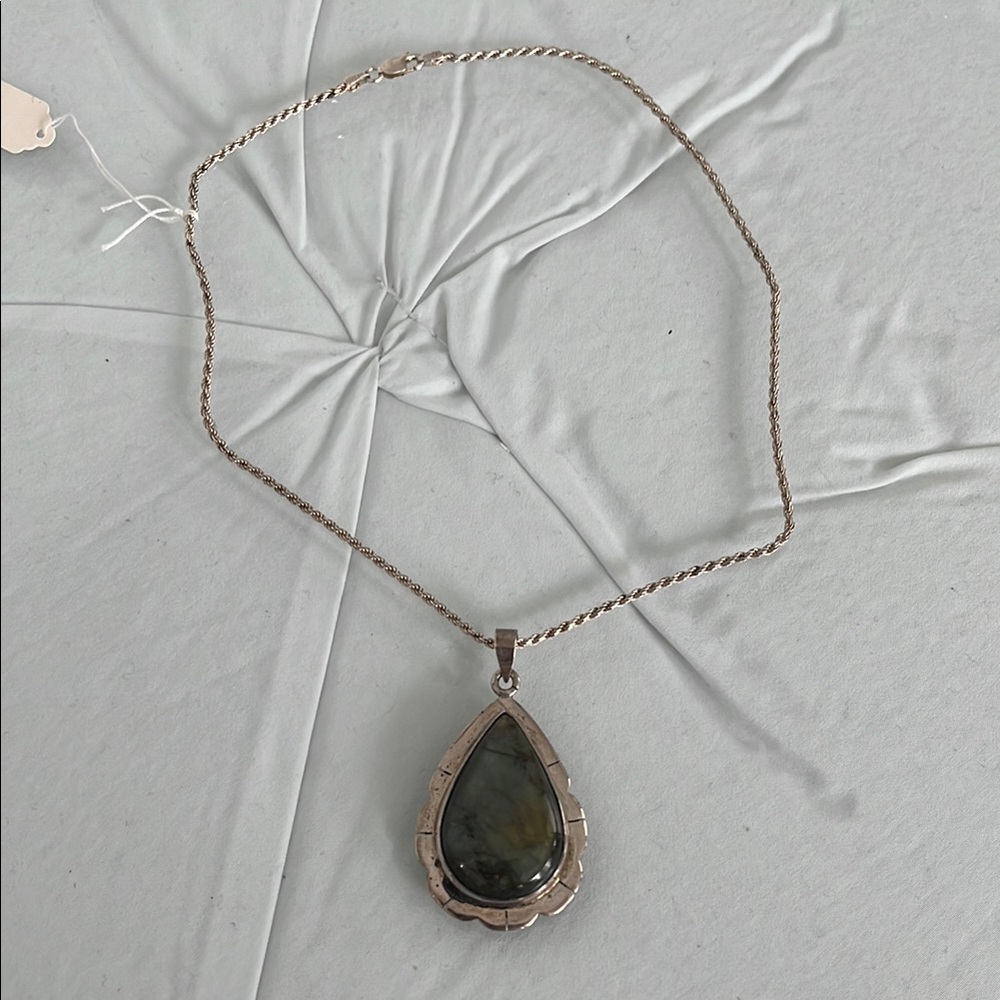 Elegant Silver Pendant Necklace
